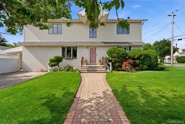 698 Washington Street, Franklin Square, NY 11010