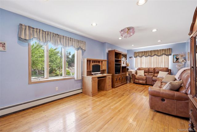 698 Washington Street, Franklin Square, NY 11010