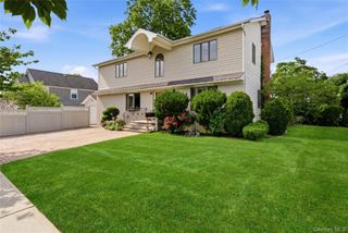 698 Washington Street, Franklin Square, NY 11010