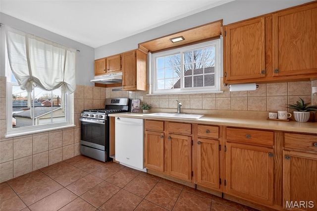 331 Geneva Drive, St Louis, MO 63125