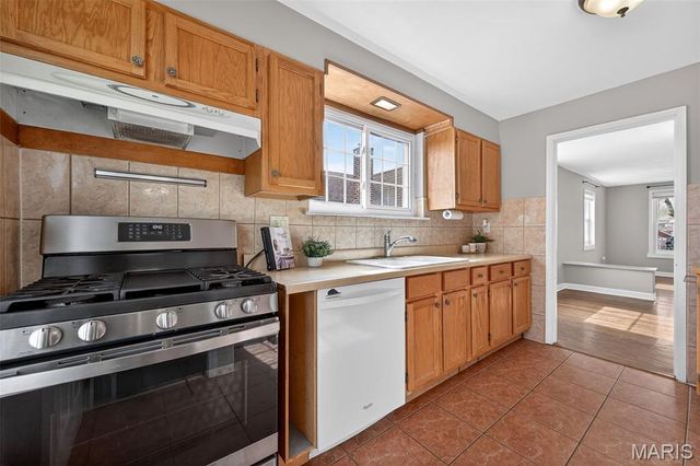 331 Geneva Drive, St Louis, MO 63125