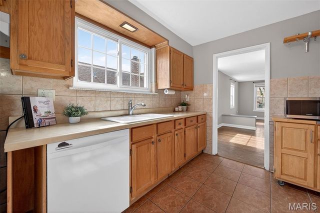 331 Geneva Drive, St Louis, MO 63125