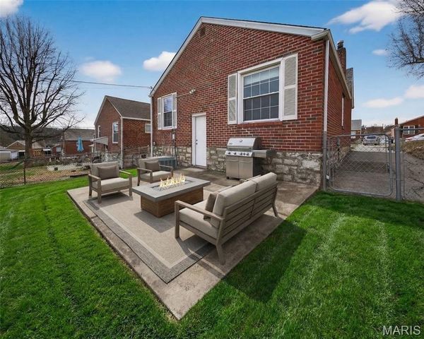 331 Geneva Drive, St Louis, MO 63125