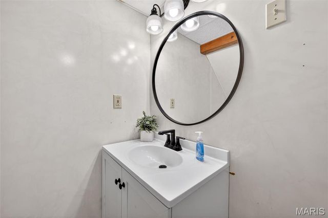 331 Geneva Drive, St Louis, MO 63125