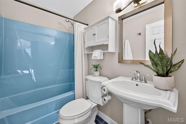 331 Geneva Drive, St Louis, MO 63125