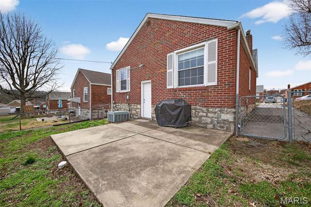 331 Geneva Drive, St Louis, MO 63125