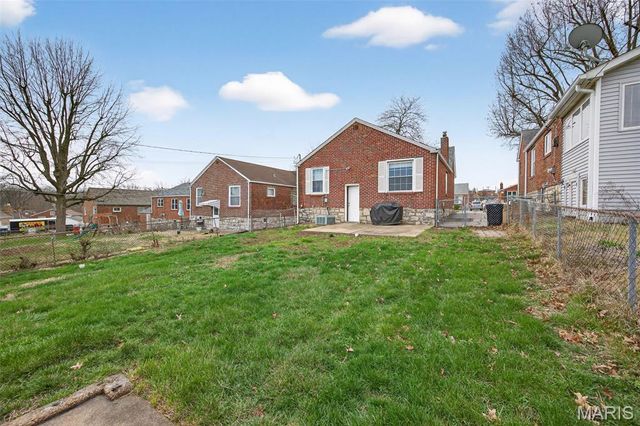 331 Geneva Drive, St Louis, MO 63125