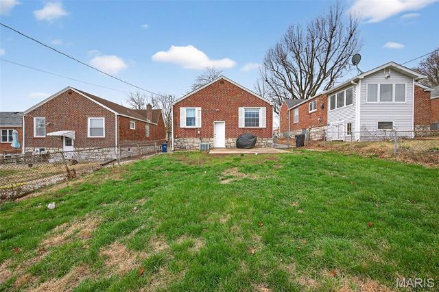 331 Geneva Drive, St Louis, MO 63125