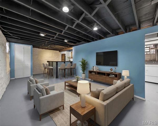 331 Geneva Drive, St Louis, MO 63125