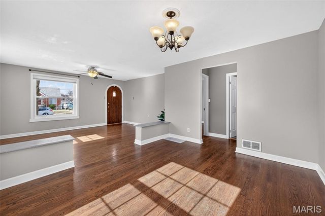 331 Geneva Drive, St Louis, MO 63125