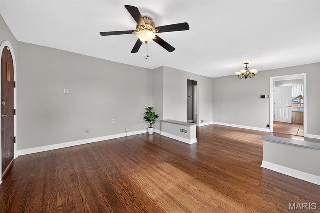 331 Geneva Drive, St Louis, MO 63125