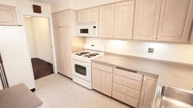 460 HIGHCREST Drive, Wilmette, IL 60091