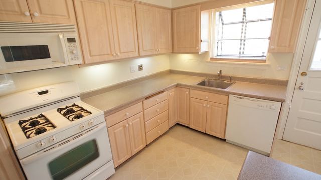 460 HIGHCREST Drive, Wilmette, IL 60091