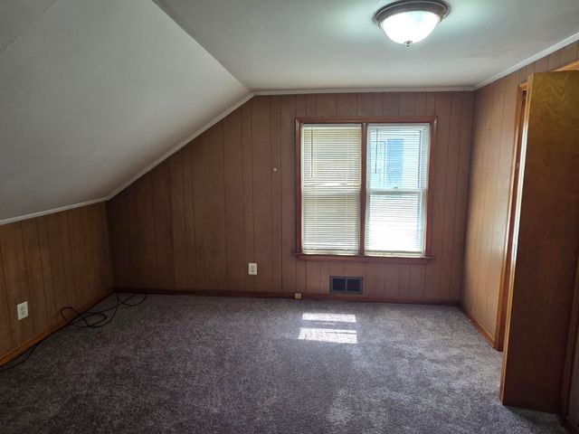 9245 Archdale Street, Detroit, MI 48228