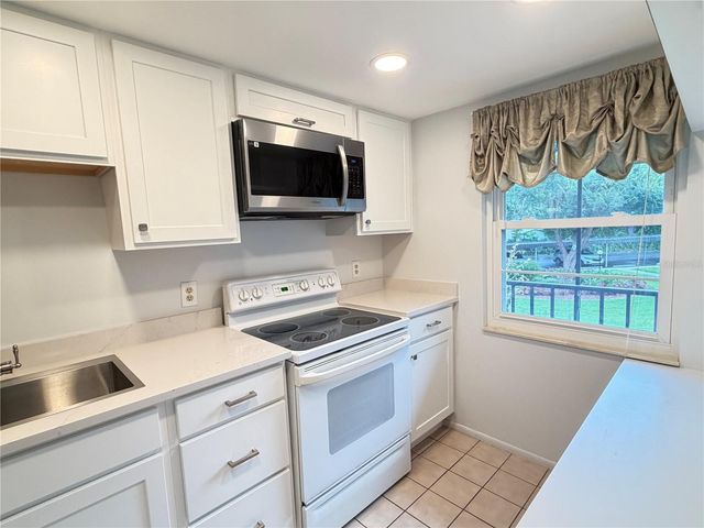 333 LAKE HOWARD DRIVE NW 211B, Winter Haven, FL 33880