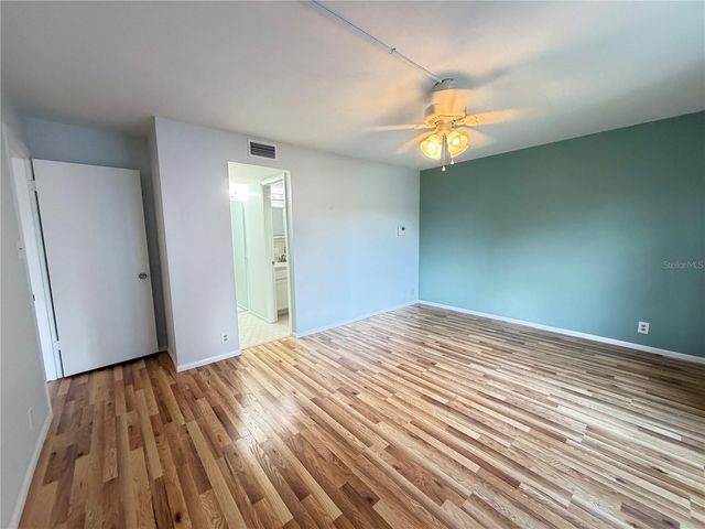 333 LAKE HOWARD DRIVE NW 211B, Winter Haven, FL 33880