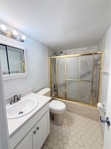 333 LAKE HOWARD DRIVE NW 211B, Winter Haven, FL 33880