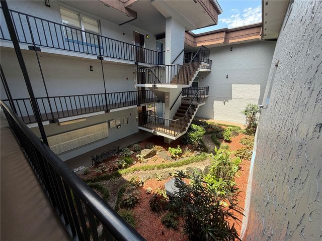 333 LAKE HOWARD DRIVE NW 211B, Winter Haven, FL 33880