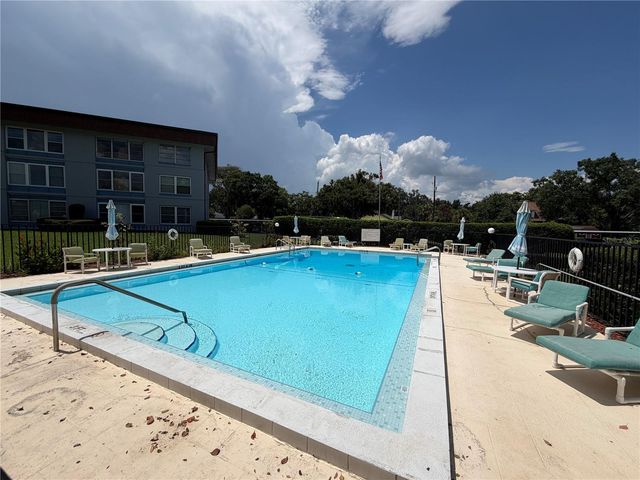 333 LAKE HOWARD DRIVE NW 211B, Winter Haven, FL 33880