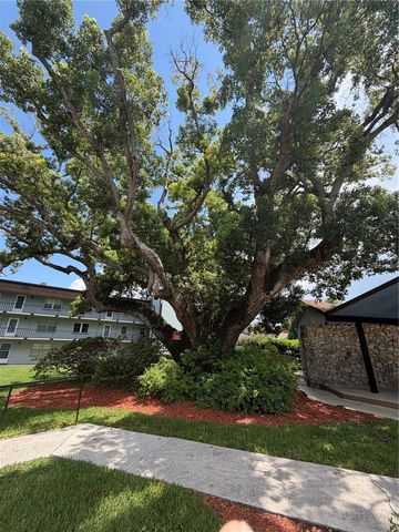 333 LAKE HOWARD DRIVE NW 211B, Winter Haven, FL 33880