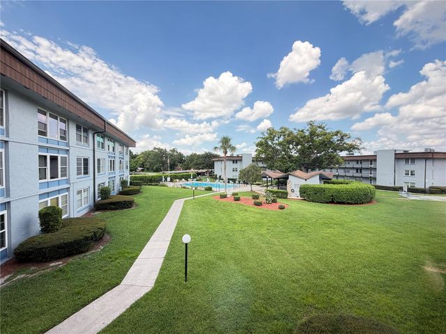 333 LAKE HOWARD DRIVE NW 211B, Winter Haven, FL 33880