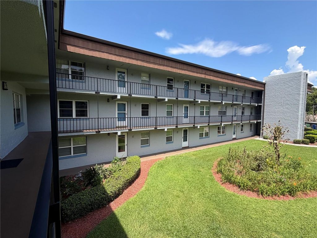 333 LAKE HOWARD DRIVE NW 211B, Winter Haven, FL 33880