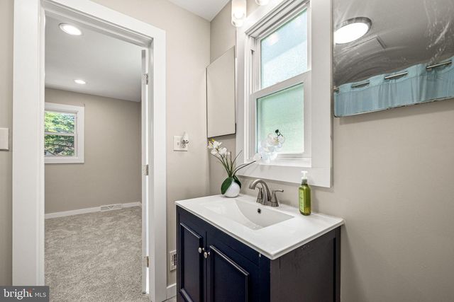 2120 SHIPLEY RD, Wilmington, DE 19803