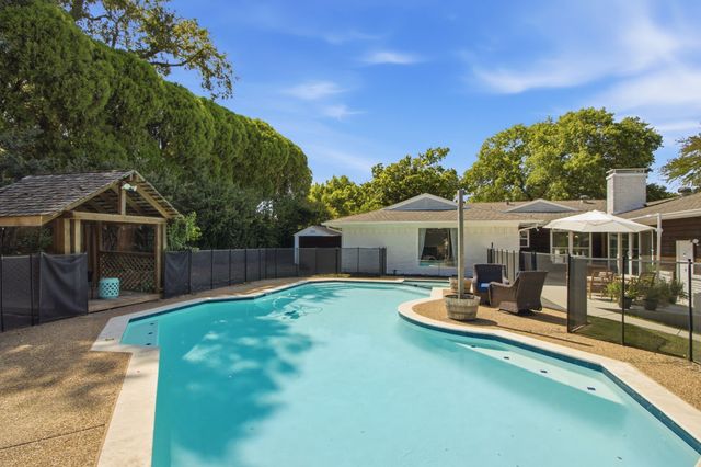 2202 Custer Parkway, Richardson, TX 75080