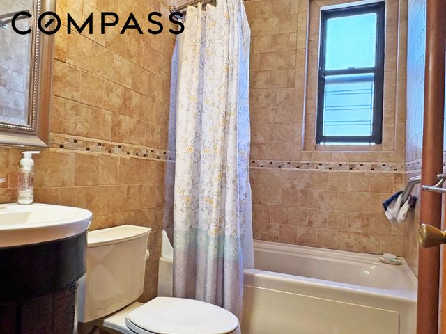 421 Crown St Apt 16R, New York City, NY 11225