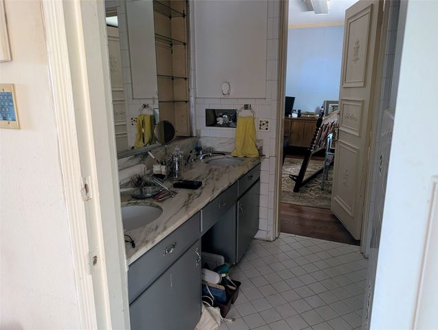 215 N Rivercrest Drive, Fort Worth, TX 76107