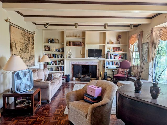 215 N Rivercrest Drive, Fort Worth, TX 76107