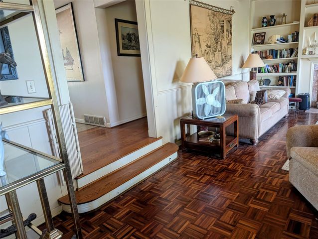 215 N Rivercrest Drive, Fort Worth, TX 76107