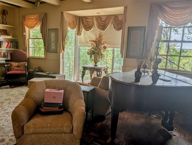 215 N Rivercrest Drive, Fort Worth, TX 76107