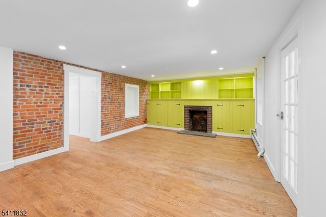 464 Buckhorn Dr, White Twp., NJ 07823