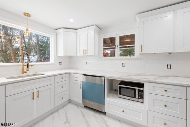 464 Buckhorn Dr, White Twp., NJ 07823