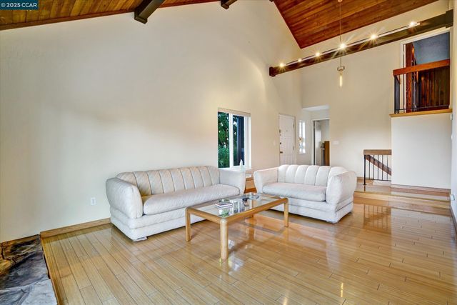 1310 Lewis Ln, Pinole, CA 94564