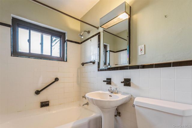 107 15th Street E-1, Garden City, NY 11530