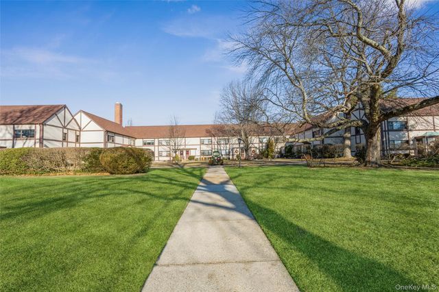 107 15th Street E-1, Garden City, NY 11530