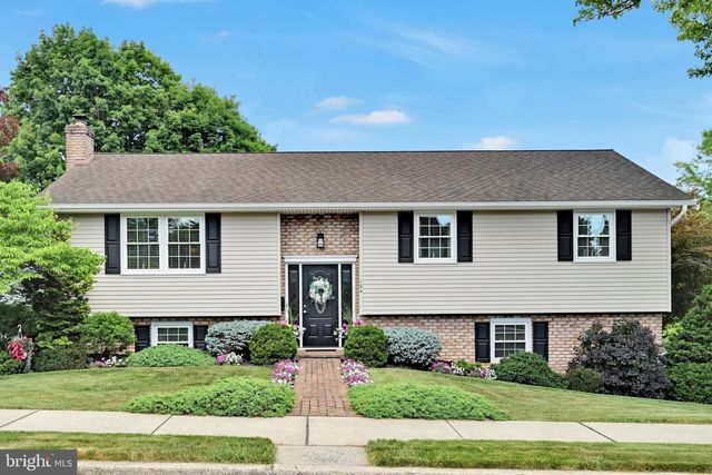 104 JULIA RD, Ephrata, PA 17522