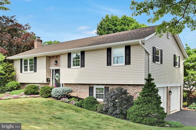 104 JULIA RD, Ephrata, PA 17522