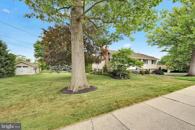 104 JULIA RD, Ephrata, PA 17522