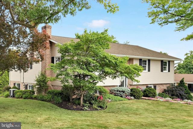 104 JULIA RD, Ephrata, PA 17522