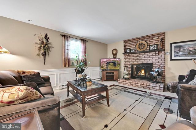 104 JULIA RD, Ephrata, PA 17522