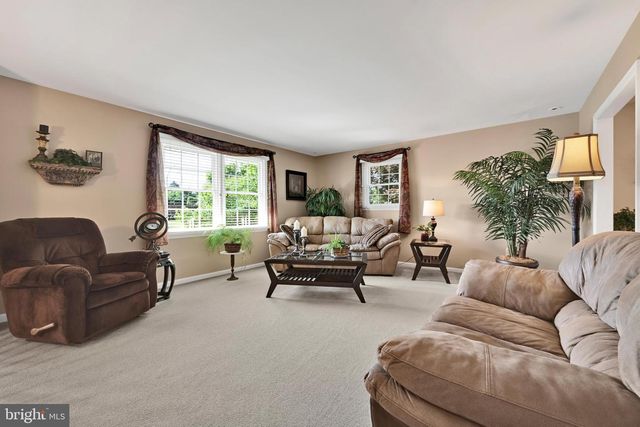 104 JULIA RD, Ephrata, PA 17522