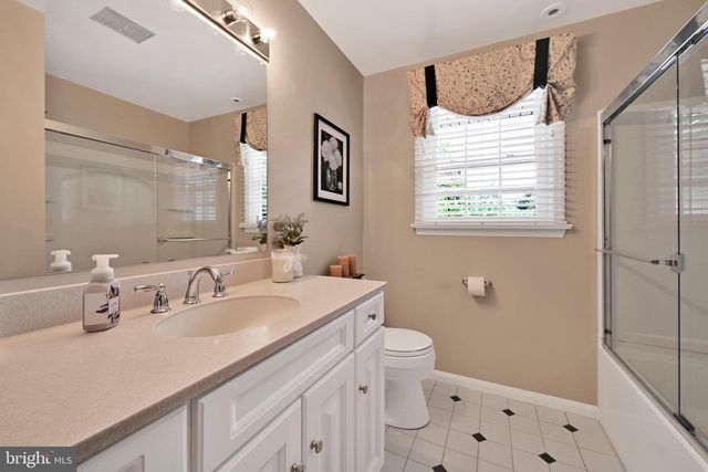 104 JULIA RD, Ephrata, PA 17522