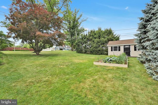 104 JULIA RD, Ephrata, PA 17522