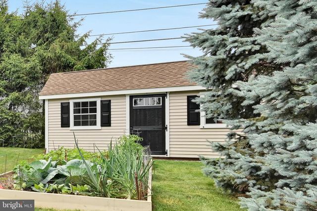 104 JULIA RD, Ephrata, PA 17522