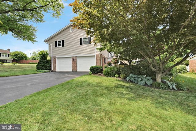 104 JULIA RD, Ephrata, PA 17522