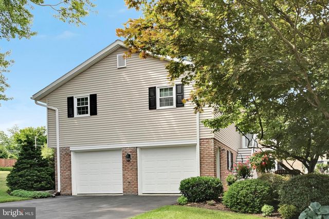 104 JULIA RD, Ephrata, PA 17522