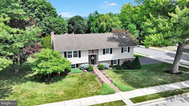 104 JULIA RD, Ephrata, PA 17522